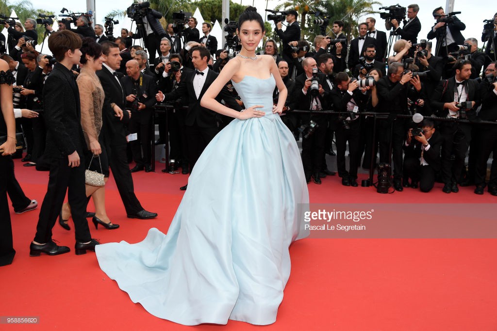 Thảm đỏ Cannes 2018: Vẫn là chiêu trò và hở bạo trong ngày 8